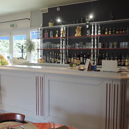 Hotel Restaurant Le Chalet Guemene-Penfao Luaran gambar